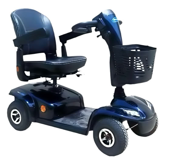 Blaues Elektromobil mit vier Rädern, einem Sitz und einem Korb vorne.
